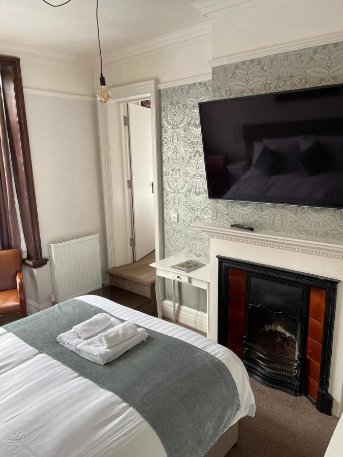 Hotel The Lady Elizabeth Sudbury  Esterno foto
