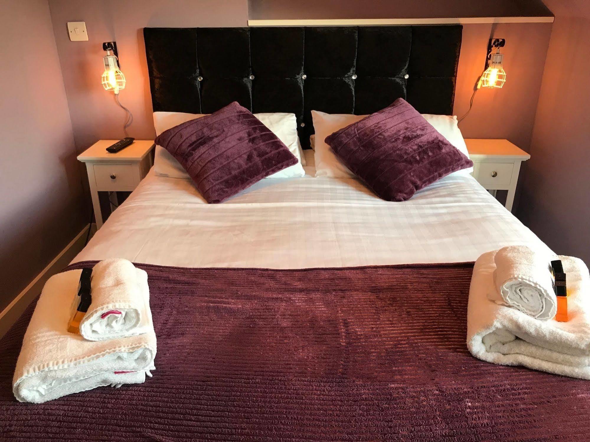 Hotel The Lady Elizabeth Sudbury  Esterno foto